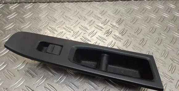 Toyota Yaris Electric window control switch 742310D690