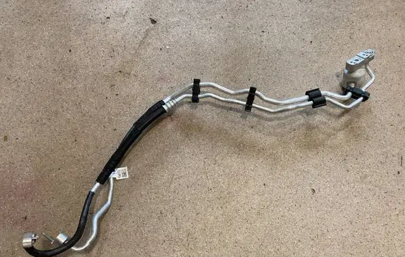 BMW 5 G60 G61 Air conditioning (A/C) pipe/hose 5A711A4