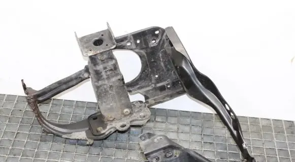 Mercedes-Benz CLS C219 Headlight/headlamp mounting bracket