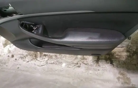 Toyota Avensis T250 Front door card panel trim
