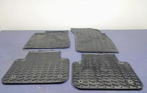 Audi Q7 4L Front floor carpet liner 4M1061501