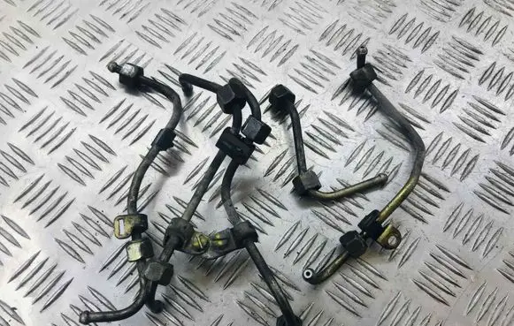 Opel Astra H Fuel injector supply line/pipe 