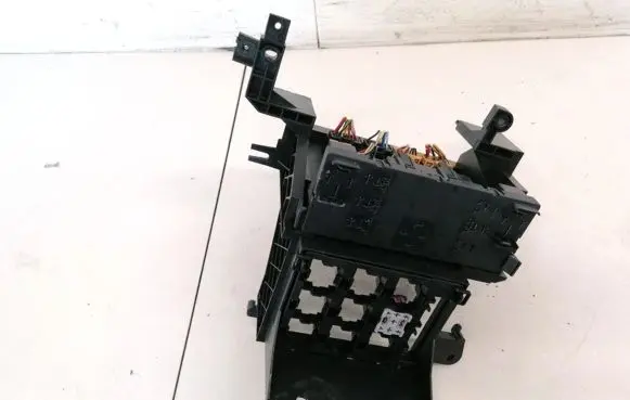 Volkswagen Touran I Fuse box set 1K0937049N F005V00483