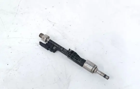 BMW X5M E70 Fuel injector 1364759787004 7597870 0261500109