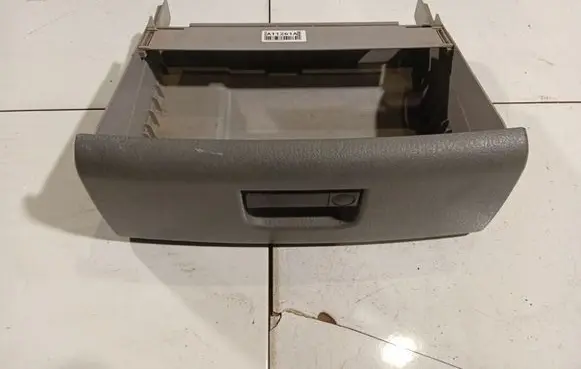 Chrysler Grand Voyager IV Glove box 