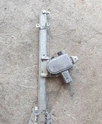 Mitsubishi Pajero Front door window regulator motor 0620200620