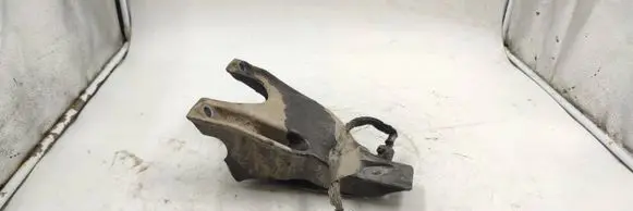 Engine mounting bracket