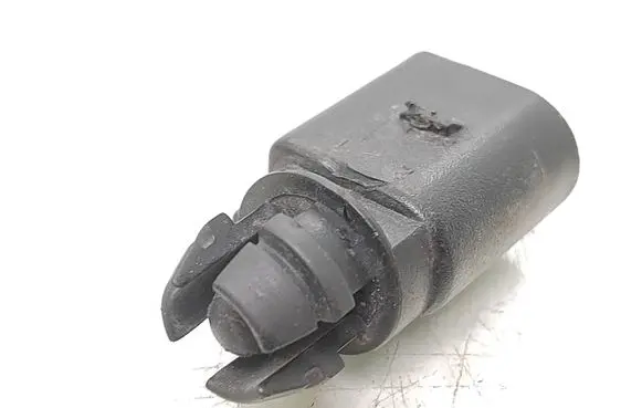 Volkswagen PASSAT B6 Outside/exterior temperature sensor 8Z0820535