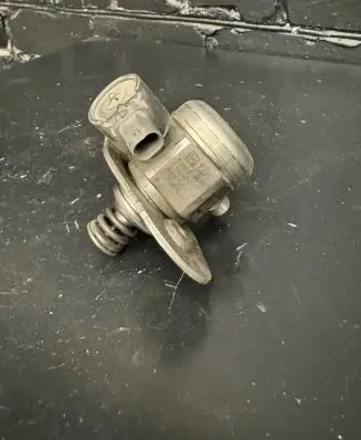 BMW X5 F15 Fuel injection high pressure pump 13518604232 8604232