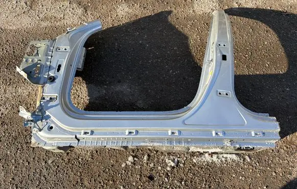 Volvo XC60 Front sill (body part) 