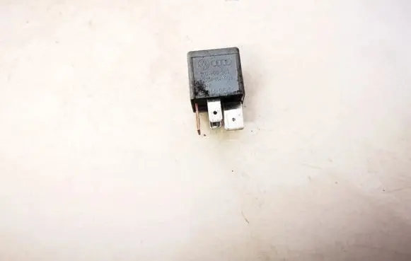 Volkswagen Touran I Other relay 1k0906381 v23134-b52-x426