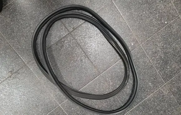Suzuki Swift III Seal rubber (tailgate) MK8