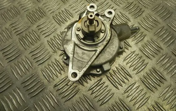 Toyota RAV 4 (XA40) Vacuum pump 30602465 VD21138