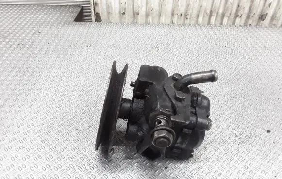 Mitsubishi Pajero Power steering pump