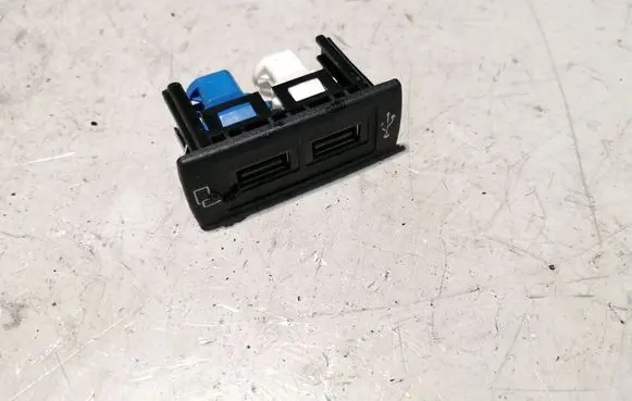 Mercedes-Benz Vito Viano W447 USB socket connector A4478200902