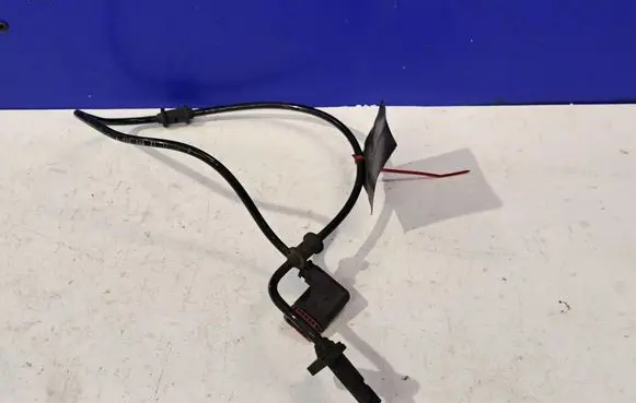 Mercedes-Benz E W212 ABS rear brake sensor A2125402117