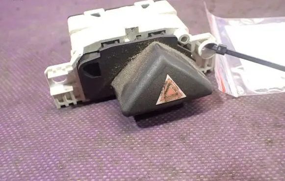 Ford Focus C-MAX Hazard light switch 