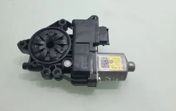 KIA Ceed Front door window regulator motor 82460J7010