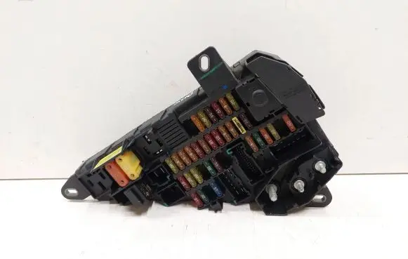 BMW 5 E60 E61 Fuse module 6906603