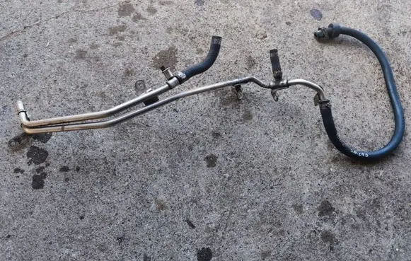 Engine coolant pipe/hose