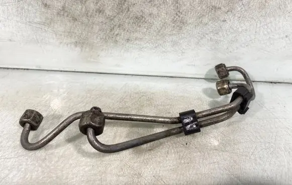Audi A4 S4 B5 8D Fuel injector supply line/pipe 