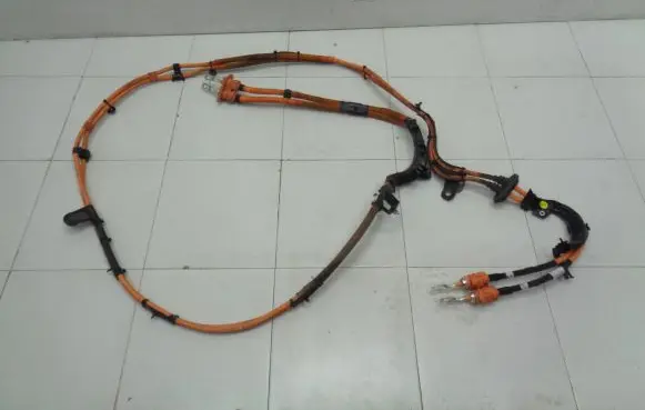 Volkswagen Jetta VI Positive cable (battery) 5C0971015C