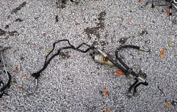Volkswagen PASSAT B5 Air conditioning (A/C) pipe/hose 3B1260712D