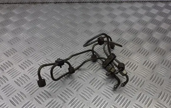 Nissan Primera Fuel injector supply line/pipe 