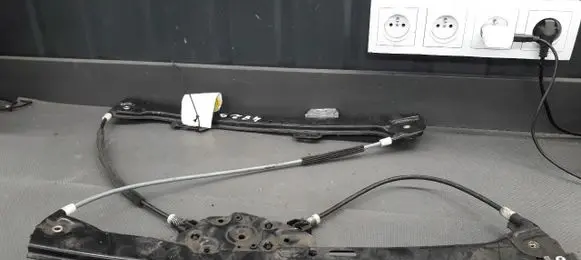 BMW 5 E60 E61 Front window lifting mechanism without motor 7075668E