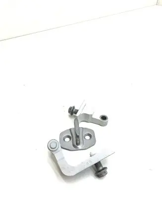 BMW 5 G30 G31 G38 Front door lock loop/hook striker 7394436