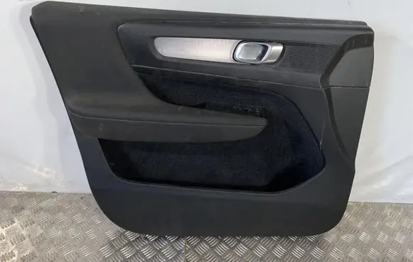Volvo XC40 Front door card panel trim