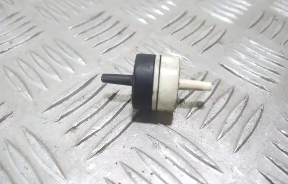 Audi A4 S4 B6 8E 8H Vacuum valve 046905291A