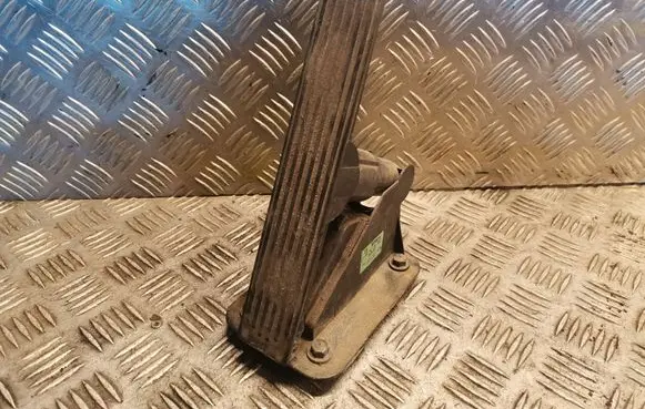 Smart ForTwo I Accelerator throttle pedal 0002245V017