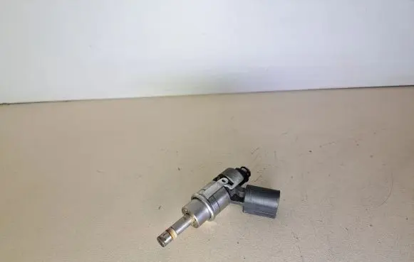 Audi A3 S3 A3 Sportback 8P Fuel injector 06D133036D 06F906036