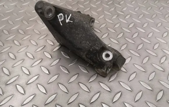 Subaru Outback (BS) Engine mounting bracket