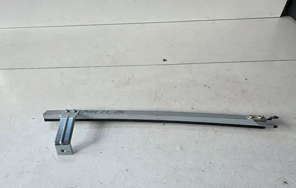 Nissan Juke II F16 Rear door windshield rail 