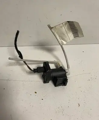 Mercedes-Benz C W203 Vacuum valve A2038000179