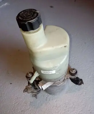 Volvo S40 Power steering pump 5n513k514ca
