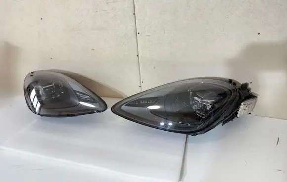 Porsche Cayenne (9Y0 9Y3) Headlights/headlamps set 9Y0941044AJ 9Y0941043AJ