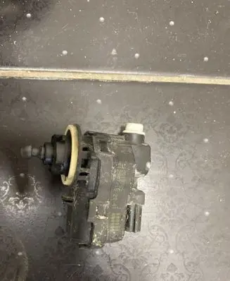 Toyota Yaris Headlight level adjustment motor 90013783