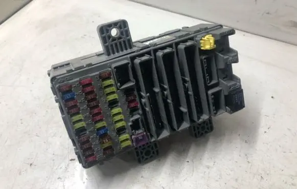 Honda Civic Fuse module 37832LN