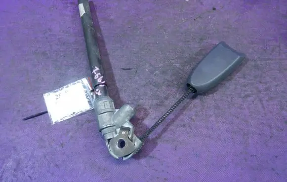 Front seatbelt buckle