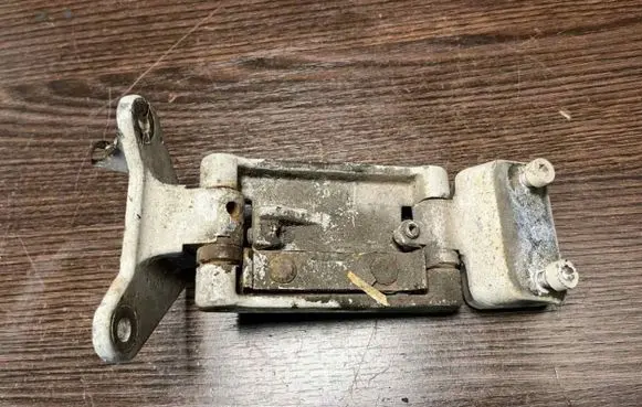 Iveco Daily 3rd gen Loading door upper hinge 504027554