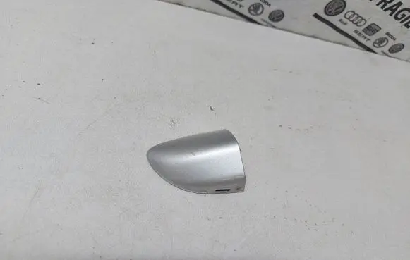 Volkswagen PASSAT B6 Front door handle cover 3C0837880