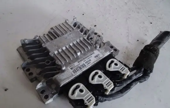 Ford Focus Engine control unit/module 12A650