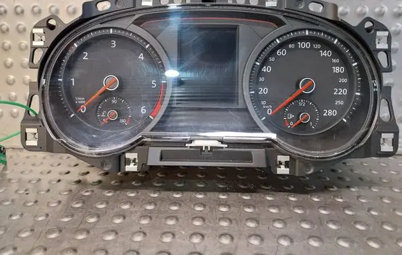 Volkswagen Golf VII Speedometer (instrument cluster) 5G6920870A