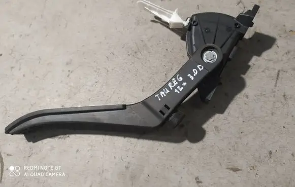 Volkswagen Touareg II Accelerator throttle pedal 7L0723507D