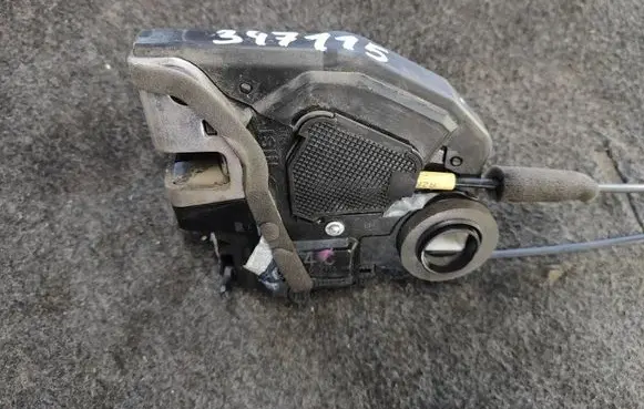Toyota Prius+ (ZVW40) Front door lock 