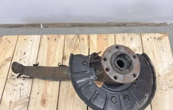 Audi Q7 4L Front wheel hub spindle knuckle 7L0407258A