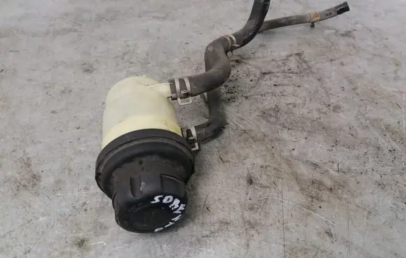 KIA Sorento Power steering fluid tank/reservoir